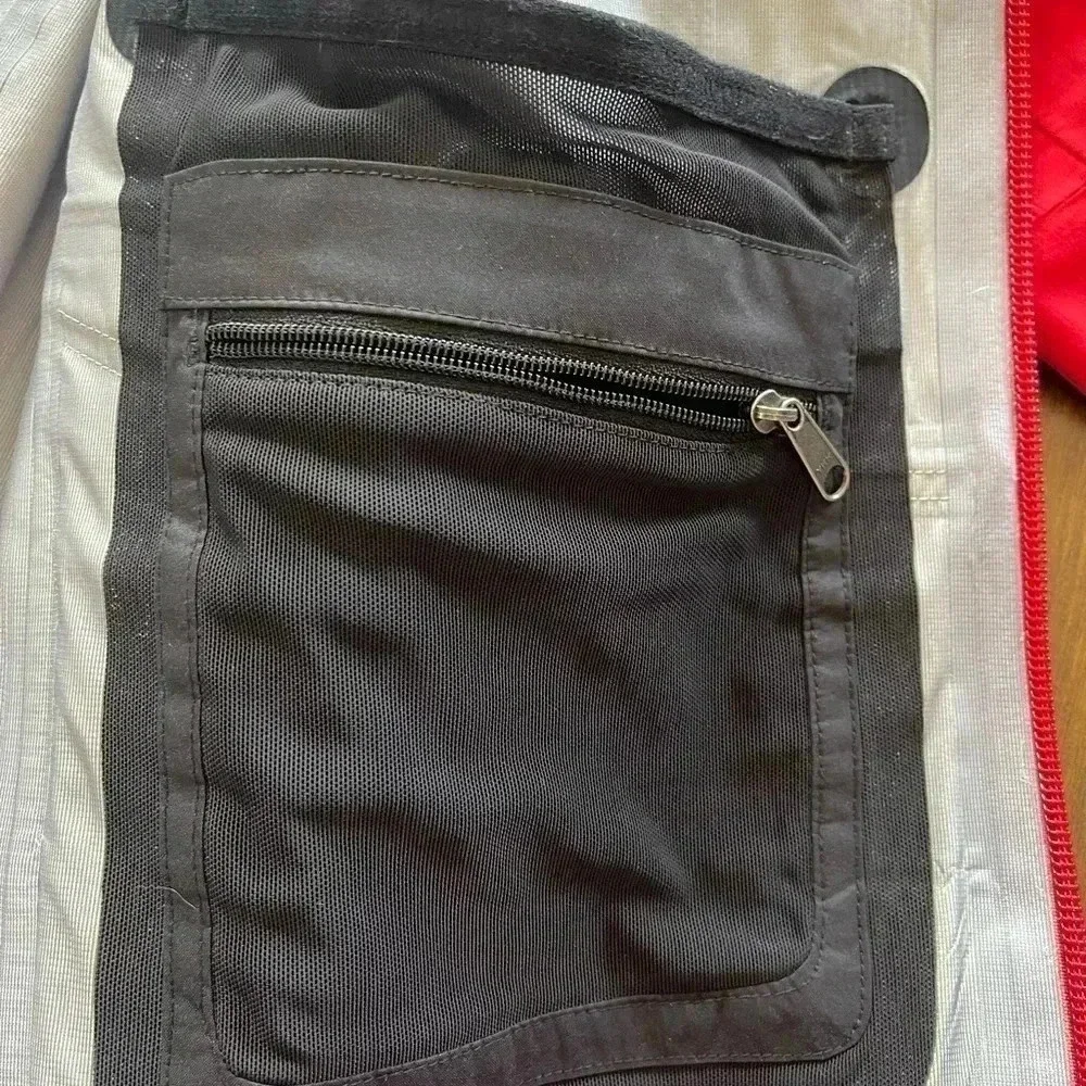 Patagonia medic jacket red and black goretex - Picture 6 of 16